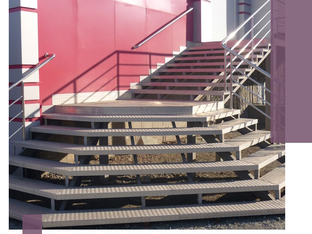 Лестницы для магазина в Кашире — изготовление и монтаж